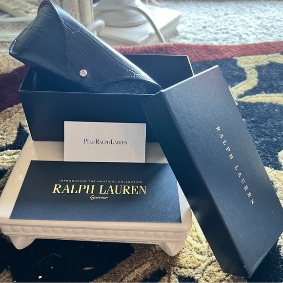 Ralph by Ralph Lauren Eyewear Women’s Polarized Sunglasses with Case and Box EUC main image 12